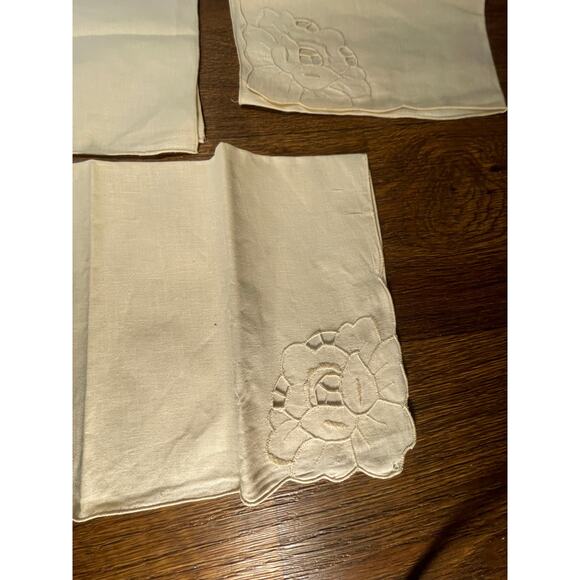 Lot of 4 vintage Hankerchiefs - Picture 15 of 16